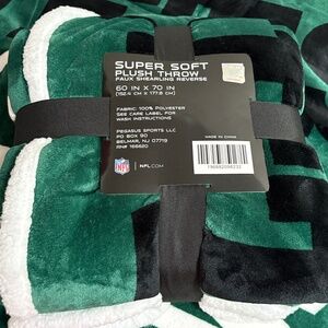 NFL New York Jets 60" x 70" Repeat Refresh Premium Plush Throw Blanket